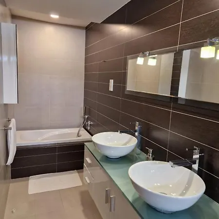 Korzo * Saint Julian's